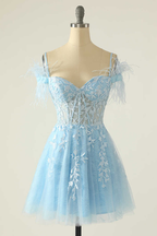 Vestido corto de fiesta de bienvenida con apliques azul claro, hombros descubiertos y corte en A Y2672