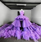 Elegante vestido de baile de tul morado con escote halter y corte asimétrico Y5684
