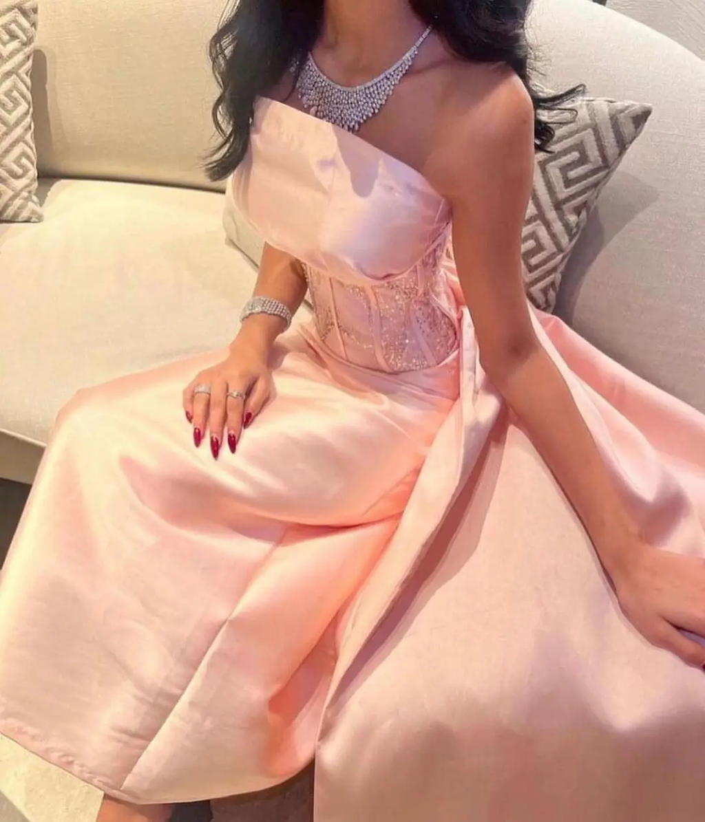 Vestido de noche de fiesta formal de Dubái, estilo corsé, sin tirantes, color rosa bebé, satén, estilo Arabia Saudita, con lentejuelas brillantes (Y4887)