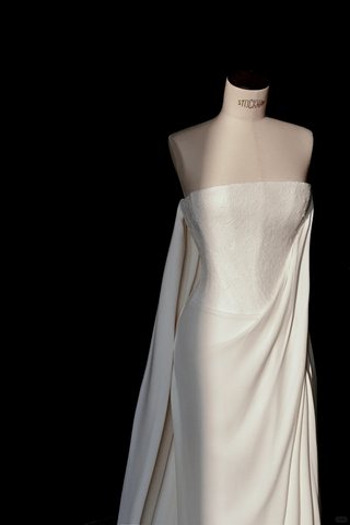 Robe de bal longue blanche fourreau en satin et dentelle sans bretelles Y8689