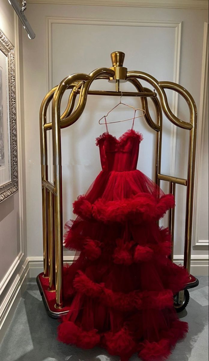 Vestido largo de baile de tul rojo con volantes y volantes escalonados, escote corazón, tirantes finos, vestido de noche árabe de corte A con volantes Y4686