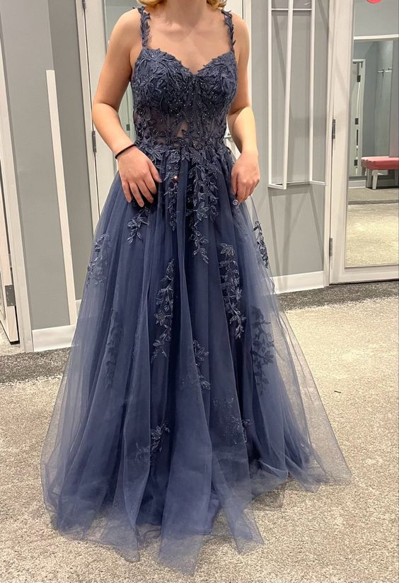 Robe de soirée longue sexy à col en V et coupe trapèze, ornée d'appliqués, idéale pour un bal de promo ou une invitation à un mariage (Y6785)