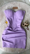 Vestido corto ajustado sin tirantes con fruncido color violeta Y4367