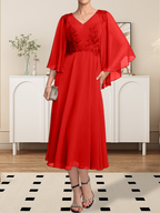 Vestido de corte A, escote en V, largo hasta la rodilla, de gasa, encaje, con lentejuelas y pedrería para la madre de la novia.