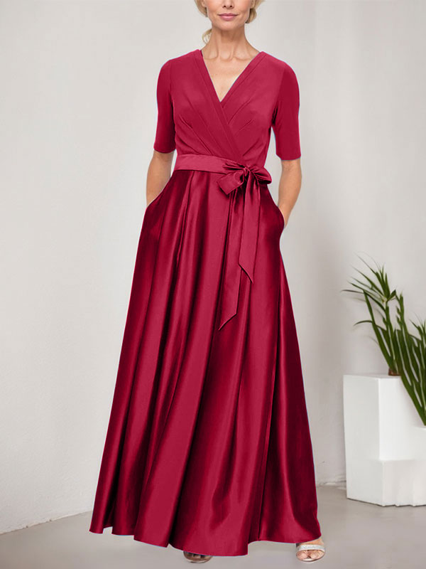 Vestido de baile con escote cruzado, falda amplia de satén y corpiño de jersey. 