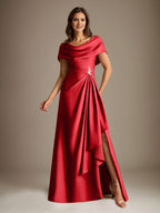 Robe de mariée trapèze en satin stretch, longue jusqu'au sol, avec décolleté rond et volants cascade, idéale pour la mère de la mariée. 