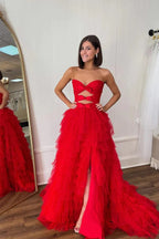 Vestido largo de fiesta rojo sin tirantes, corte en A, con capas, lazos y abertura PSK513