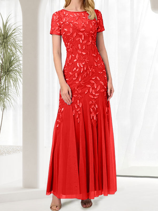 Robe longue bleue sirène à col rond ornée de perles, idéale pour la mère de la mariée