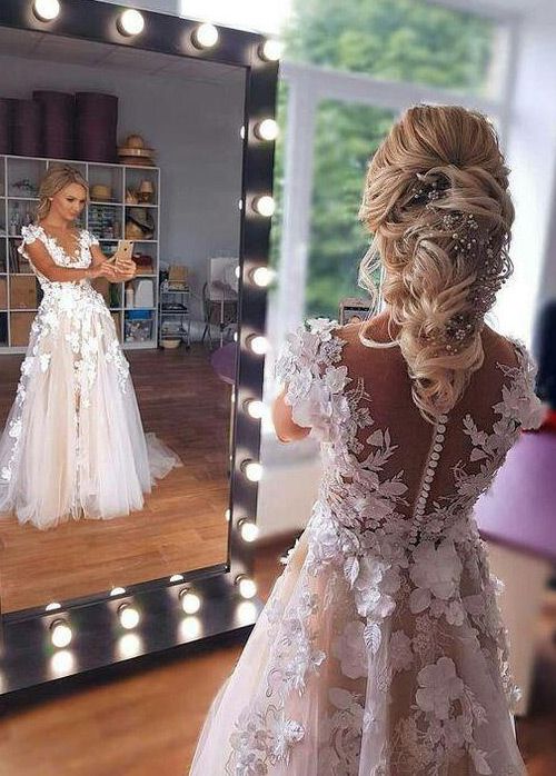Robe de mariée romantique sans manches, coupe trapèze, en dentelle florale 3D et tulle. 