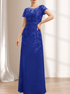 Robe de mère de la mariée en mousseline de dentelle, coupe fourreau/colonne, décolleté illusion, longueur au sol, ornée de sequins