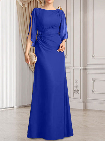 Robe fourreau/colonne longue en mousseline pour la mère de la mariée, ornée de perles plissées.