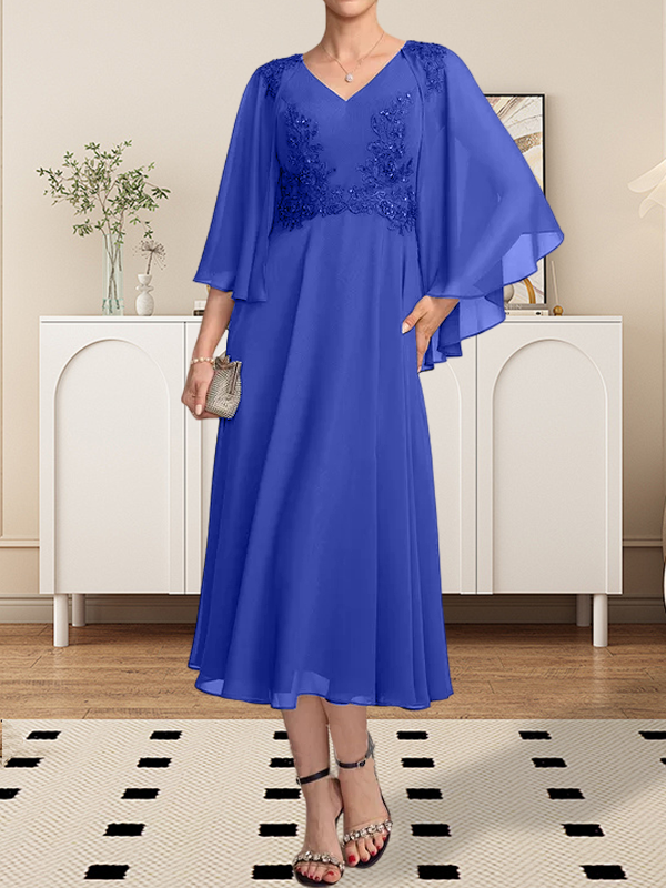 Vestido de corte A, escote en V, largo hasta la rodilla, de gasa, encaje, con lentejuelas y pedrería para la madre de la novia.
