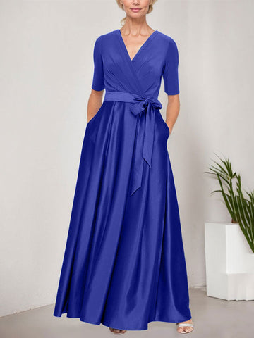 Robe de bal à encolure cache-cœur avec jupe ample en satin et corsage en jersey 