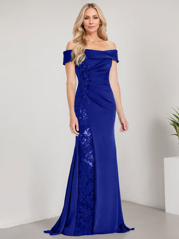Vestido de corte sirena para la madre de la novia, largo hasta el suelo, con hombros descubiertos, apliques y pedrería, con abertura alta. 