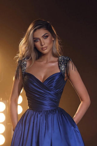 Vestido de noche princesa azul real con escote corazón y corte en A