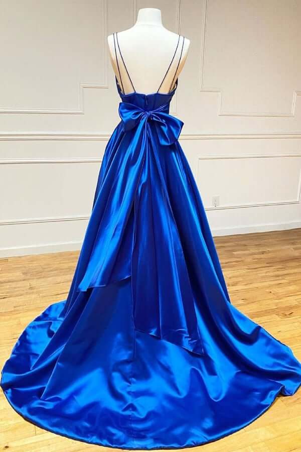 Vestidos largos de fiesta de satén con tirantes finos, corte en A y lazo.