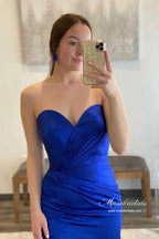 Vestidos largos de fiesta de satén con escote corazón y corpiño con volantes
