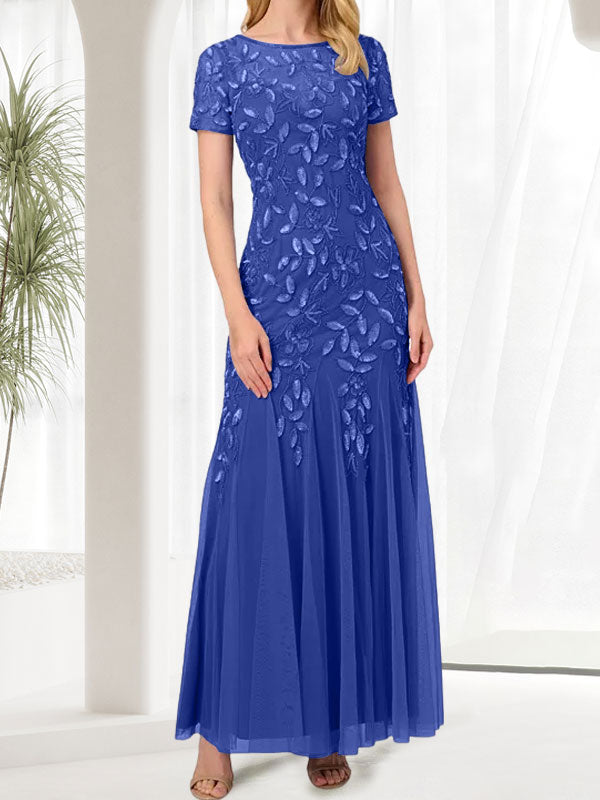 Robe longue bleue sirène à col rond ornée de perles, idéale pour la mère de la mariée
