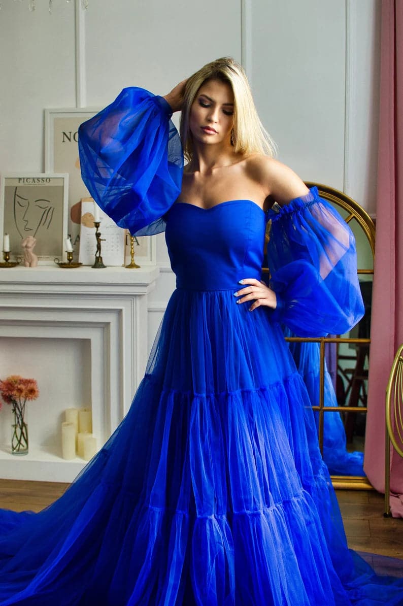 Vestido de tul azul real para sesión de fotos
