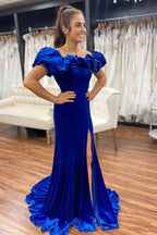 Vestido formal azul real con hombros descubiertos y abertura SYP95