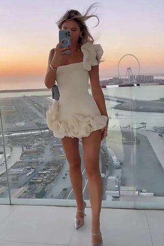 Vestido corto de fiesta de satén con volantes, vestido de baile de bienvenida de un solo hombro PD550