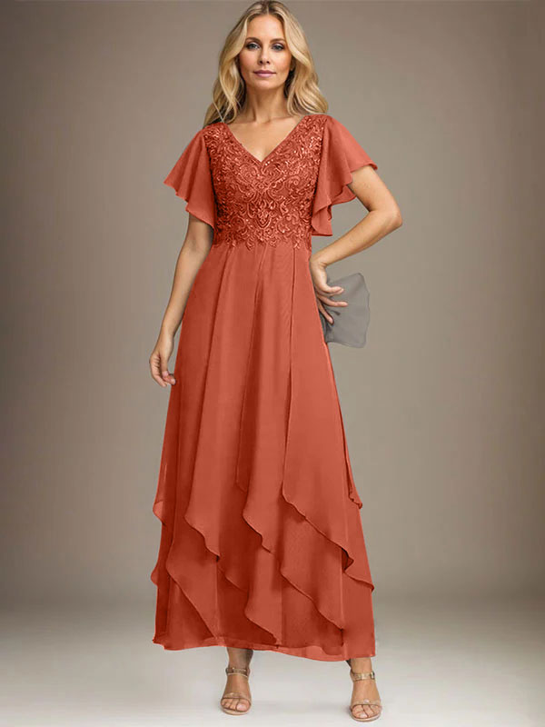 Vestido de novia de corte línea A, escote en V, largo hasta el tobillo, de gasa de encaje con volantes en cascada. 