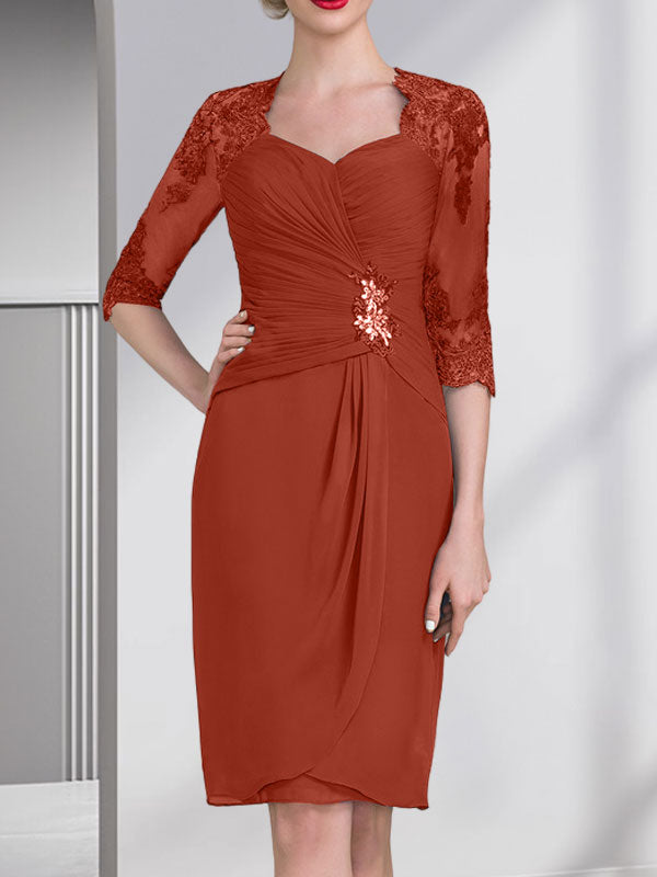 Vestido de corte recto/columna, escote corazón, largo hasta la rodilla, de gasa, con apliques de cuentas, encaje, lentejuelas y pliegues para la madre de la novia.