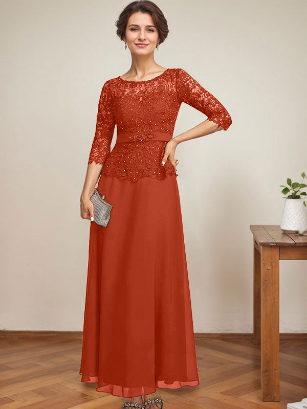 Vestido de novia corte A, escote redondo ilusión, largo hasta el tobillo, de gasa y encaje, con pedrería y detalles de diamantes de imitación. 