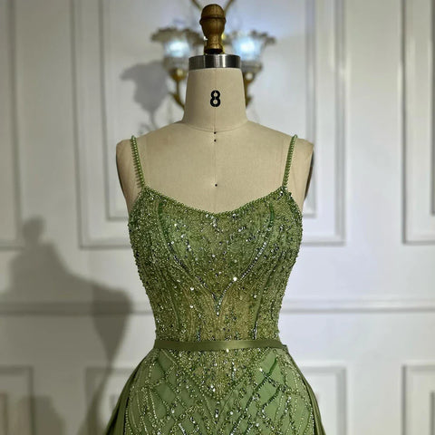 Robe de soirée de luxe vert sauge ornée de perles et d'une surjupe LA72733A