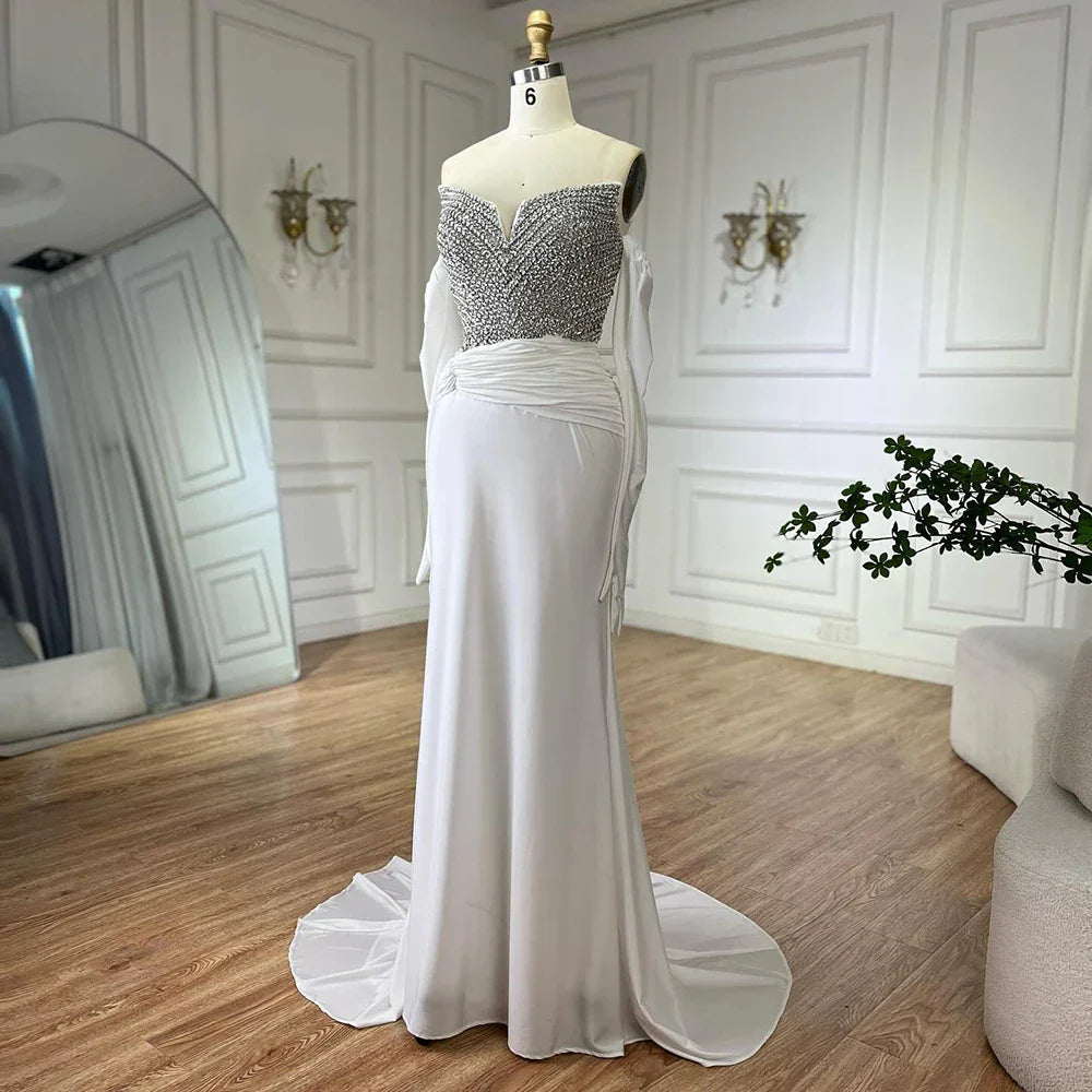 Vestido de noche árabe blanco elegante sin tirantes con bordado de cristales y guantes para ocasiones formales LA72758 (2025) 