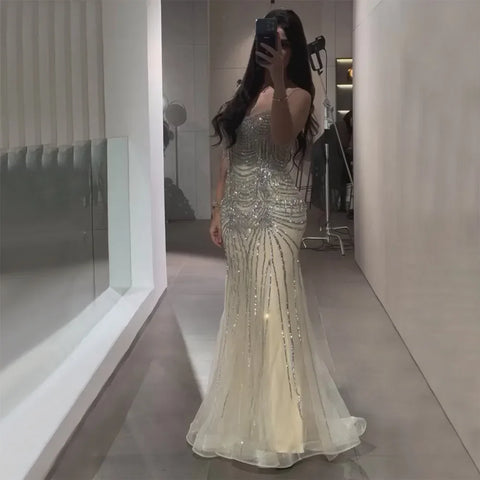 Vestido de noche corte sirena plateado nude con tirantes finos y borlas de cuentas de lujo para ocasiones formales LA72772 