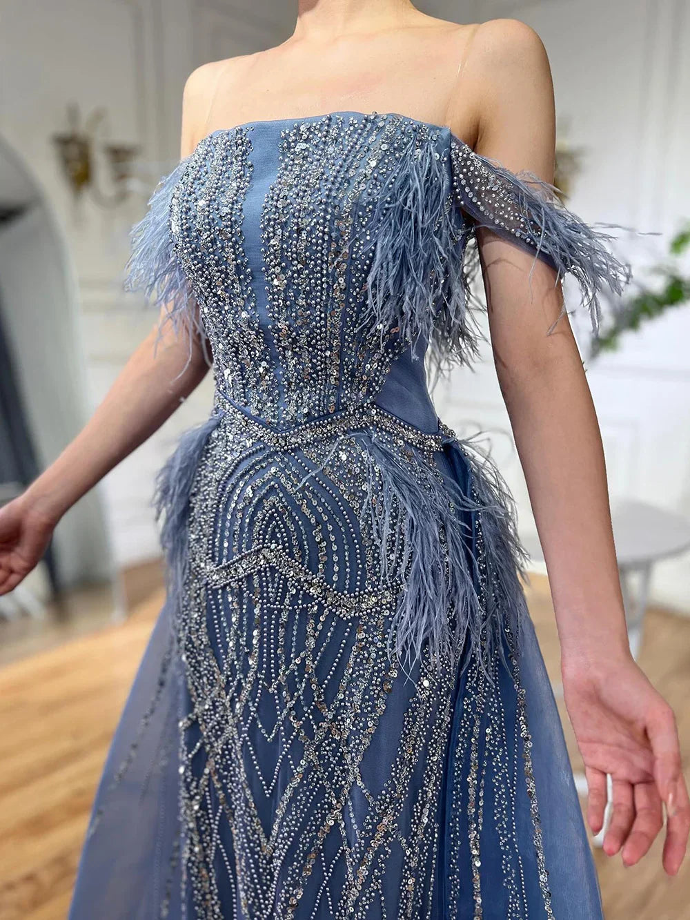 Vestido de noche azul sirena 2025, lujoso, con plumas y cuentas, estilo saudí, con sobrefalda para ocasiones formales LA72727 