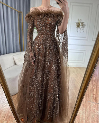 Robe de soirée marron à épaules dénudées et manches cape LA72401