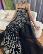 Vestido de noche de sirena con tirantes finos y cuentas color nude, con capa larga para ocasiones formales LA72711 
