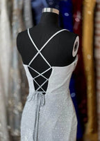 Vestido de fiesta de sirena elegante plateado árabe 2025 con tirantes finos, lentejuelas y abertura plisada para mujer LA72685 