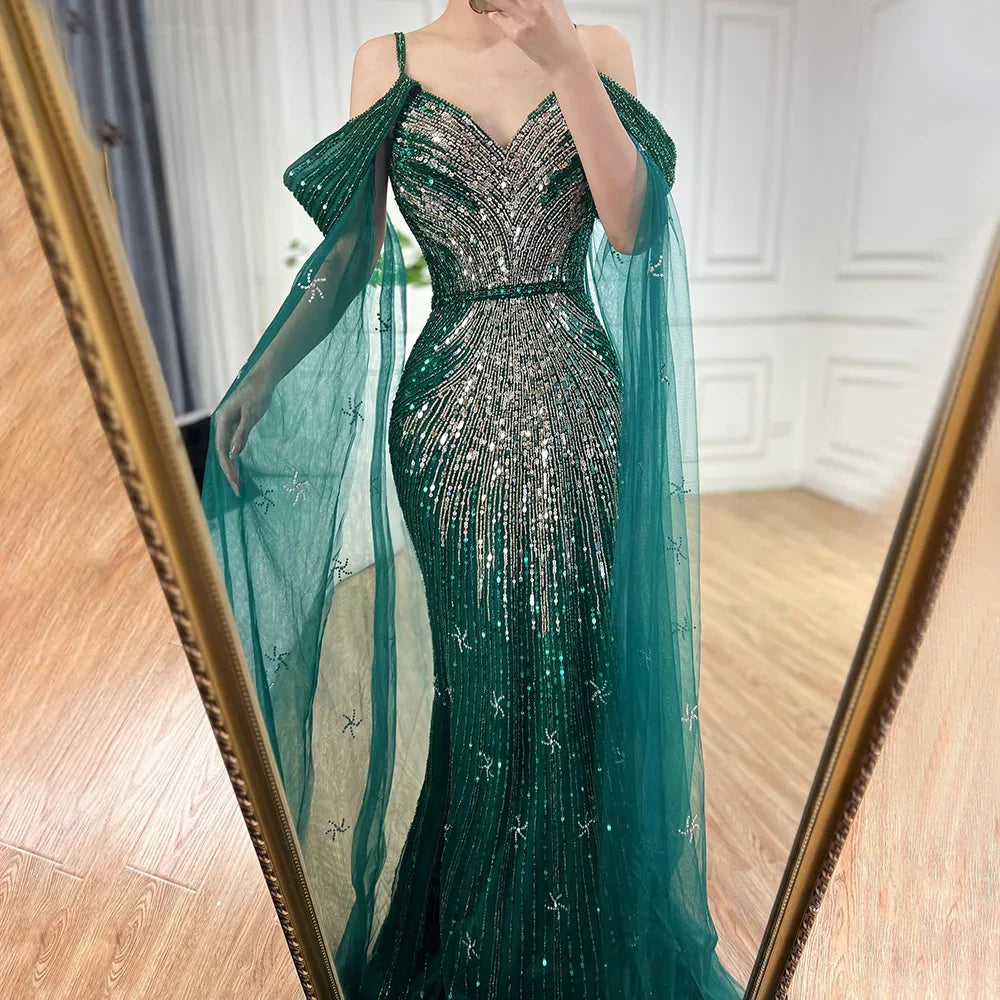 Vestido de noche de lujo estilo sirena azul con tirantes finos y mangas tipo capa, ideal para ocasiones formales (modelo 2025). Fabricado en Arabia Saudita (LA72707). 
