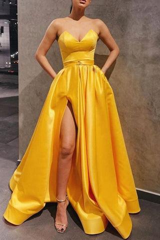 Vestido largo de fiesta amarillo satinado sin tirantes con escote corazón, vestido de noche formal amarillo con abertura S20761