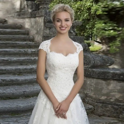 Vestidos De Novia De manga casquillo cuello increíble Vestidos De Novia apliques Vestido De Noiva bata De encaje De mariée