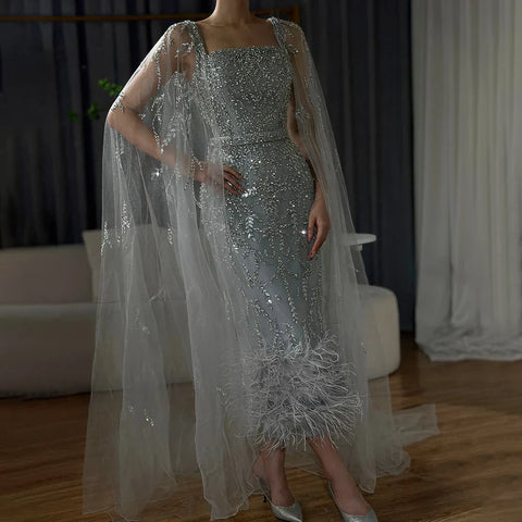 Robe de soirée de luxe lilas sirène longueur cheville, plumes et perles, avec cape LA71841 