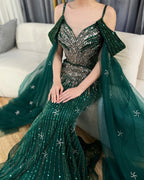 Vestido de noche de lujo estilo sirena azul con tirantes finos y mangas tipo capa, ideal para ocasiones formales (modelo 2025). Fabricado en Arabia Saudita (LA72707). 