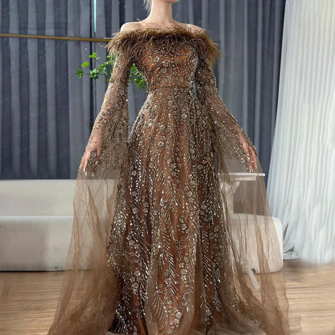 Robe de soirée marron à épaules dénudées et manches cape LA72401