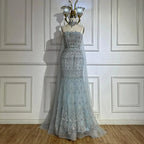Vestido de noche de sirena con tirantes finos y cuentas color nude, con capa larga para ocasiones formales LA72711 