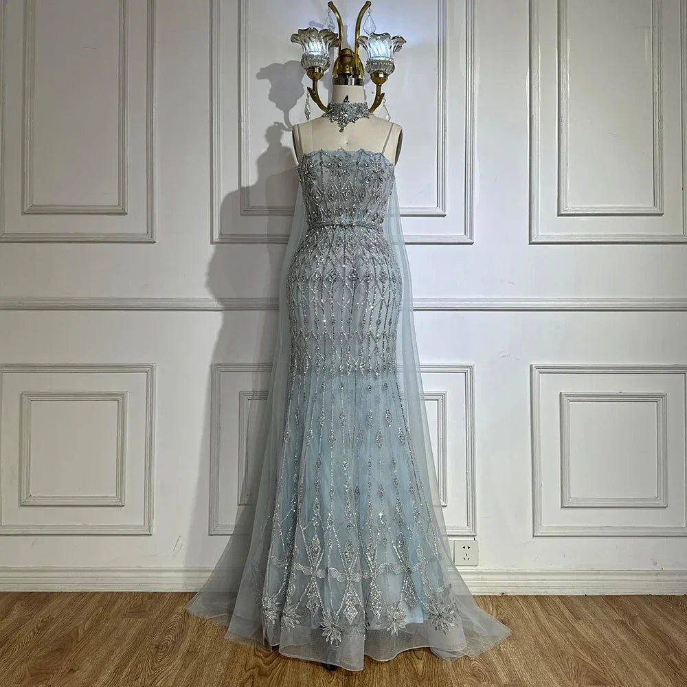 Vestido de noche de sirena con tirantes finos y cuentas color nude, con capa larga para ocasiones formales LA72711 