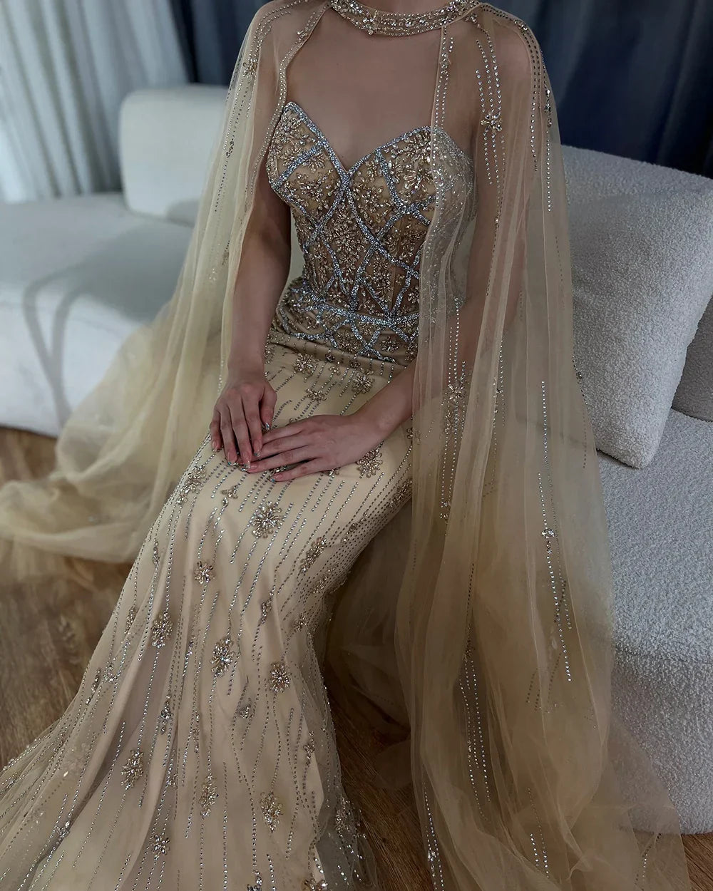 Vestido de noche color nude estilo sirena, con mangas de capa desmontables, estilo saudí, ideal para ocasiones formales (LA72716) 