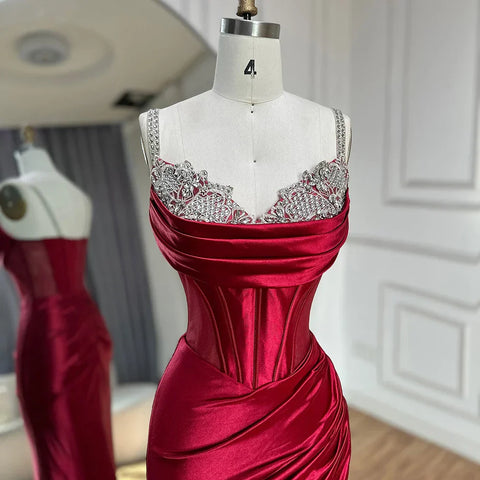 Robe de soirée en satin rouge vin à bretelles spaghetti et fente haute, style arabe saoudien, modèle LA72776, 2025 