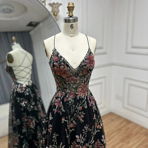 Vestido de fiesta de lujo negro con tirantes finos, corte en A y cuentas, modelo LA72773, para ocasiones formales (2025). 