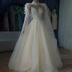 Vestido de noche saudí de lujo, corte A, con plumas, capa larga y cuentas, estilo árabe, color beige, ideal para ocasiones formales (2025) LA72722 
