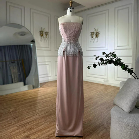 Vestido de noche árabe de sirena sin tirantes, color rosa nude, con borlas y cuentas, estilo saudí, modelo LA72804 (2025) 