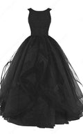 Vestido de baile largo negro de organza, sin mangas, con escote redondo y pedrería, modelo S7467