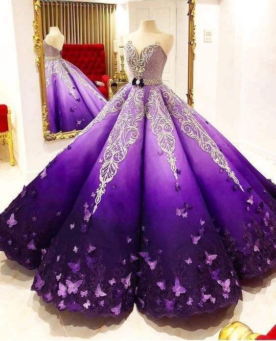 Robe de bal longue S11280, sans bretelles, motif papillon, ombré violet, idéale pour une quinceañera.